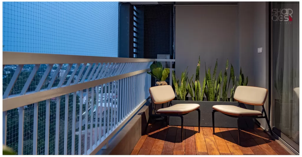 Modern balcony décor